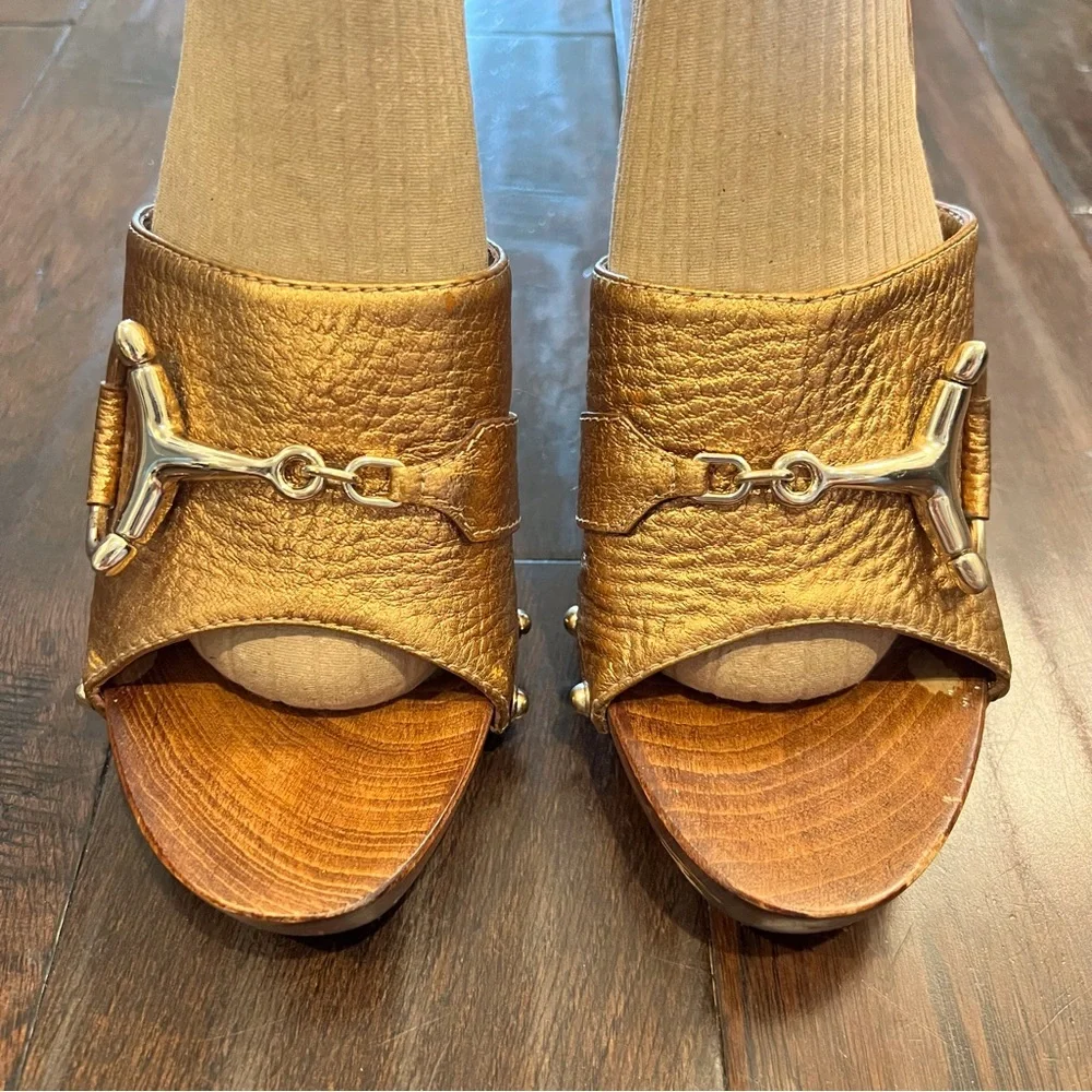 Authentic Gucci Women's Metallic Gold Slide Sandals with Horsebit Detail